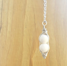Load image into Gallery viewer, Pearl Pod Necklace