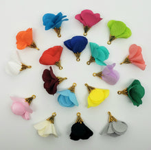 Load image into Gallery viewer, DNA Initial Keychain