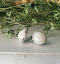 Load image into Gallery viewer, Crown Bezel Studs