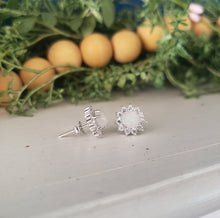 Load image into Gallery viewer, Sunflower Halo earrings