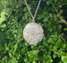 Load image into Gallery viewer, Filigree Locket