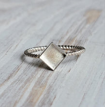 Load image into Gallery viewer, Kite ring - ss - mult size avail
