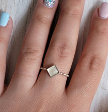 Load image into Gallery viewer, Kite ring - ss - mult size avail