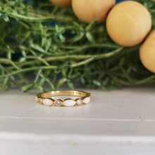 Load image into Gallery viewer, Classic Mother's Ring - Yellow Gold