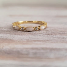 Load image into Gallery viewer, Classic Mother's Ring - 14k Yellow Gold