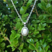Load image into Gallery viewer, Halo Oval pendant