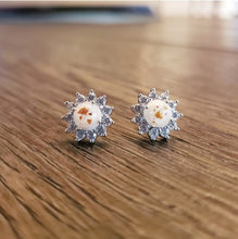 Load image into Gallery viewer, Sunflower Halo earrings