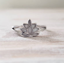 Load image into Gallery viewer, Lotus Flower Ring