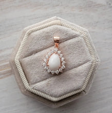 Load image into Gallery viewer, Angelique Pendant