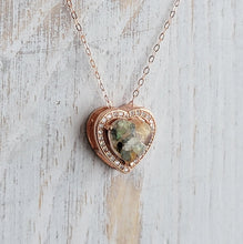 Load image into Gallery viewer, Briar pendant