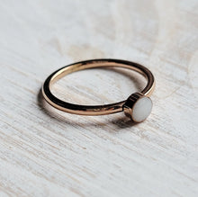 Load image into Gallery viewer, Simple Bezel ring