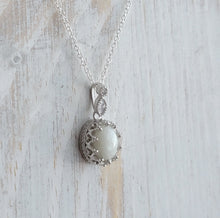 Load image into Gallery viewer, Crown pendant