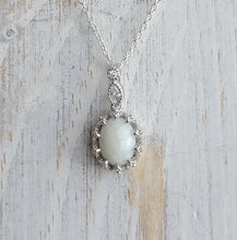 Load image into Gallery viewer, Crown pendant