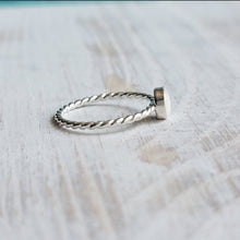 Load image into Gallery viewer, Twisted Band Bezel Ring