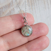 Load image into Gallery viewer, Bezel Pandant