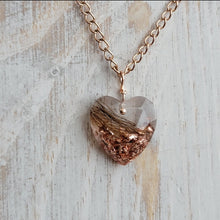 Load image into Gallery viewer, Metalic Heart Pendant