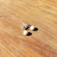 Load image into Gallery viewer, Mini Pearl Earrings