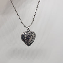 Load image into Gallery viewer, Simple Heart Locket
