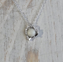 Load image into Gallery viewer, Dainty Heart pendant
