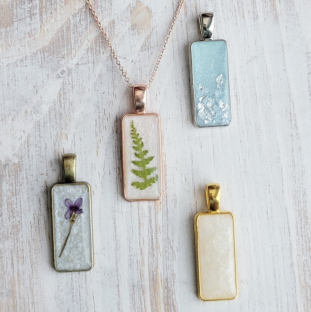 Vertical bezel pendant